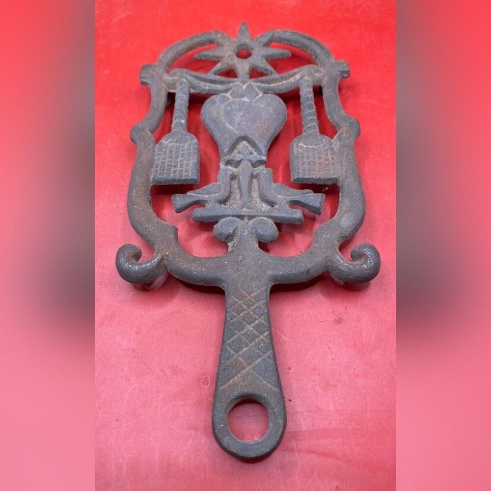 Vintage 1950’s Cast Iron Trivet Pennsylvania Dutch 8”